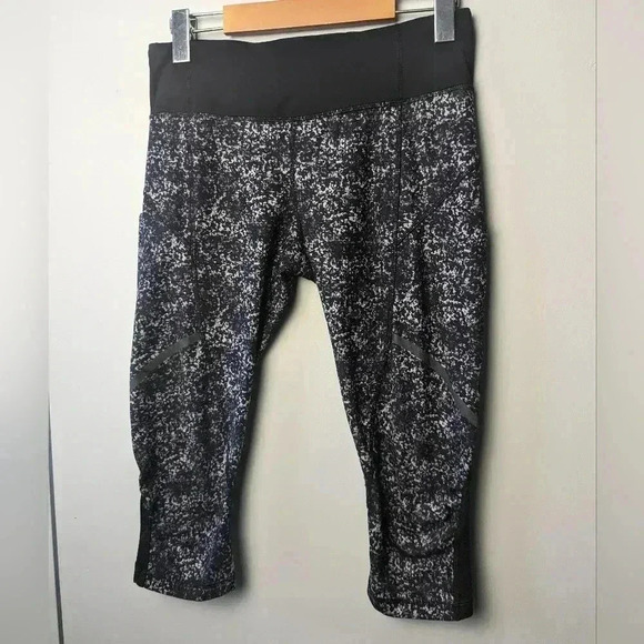 Lululemon Hop To It Crop *Full-On Luxtreme size 6 - Picture 7 of 15